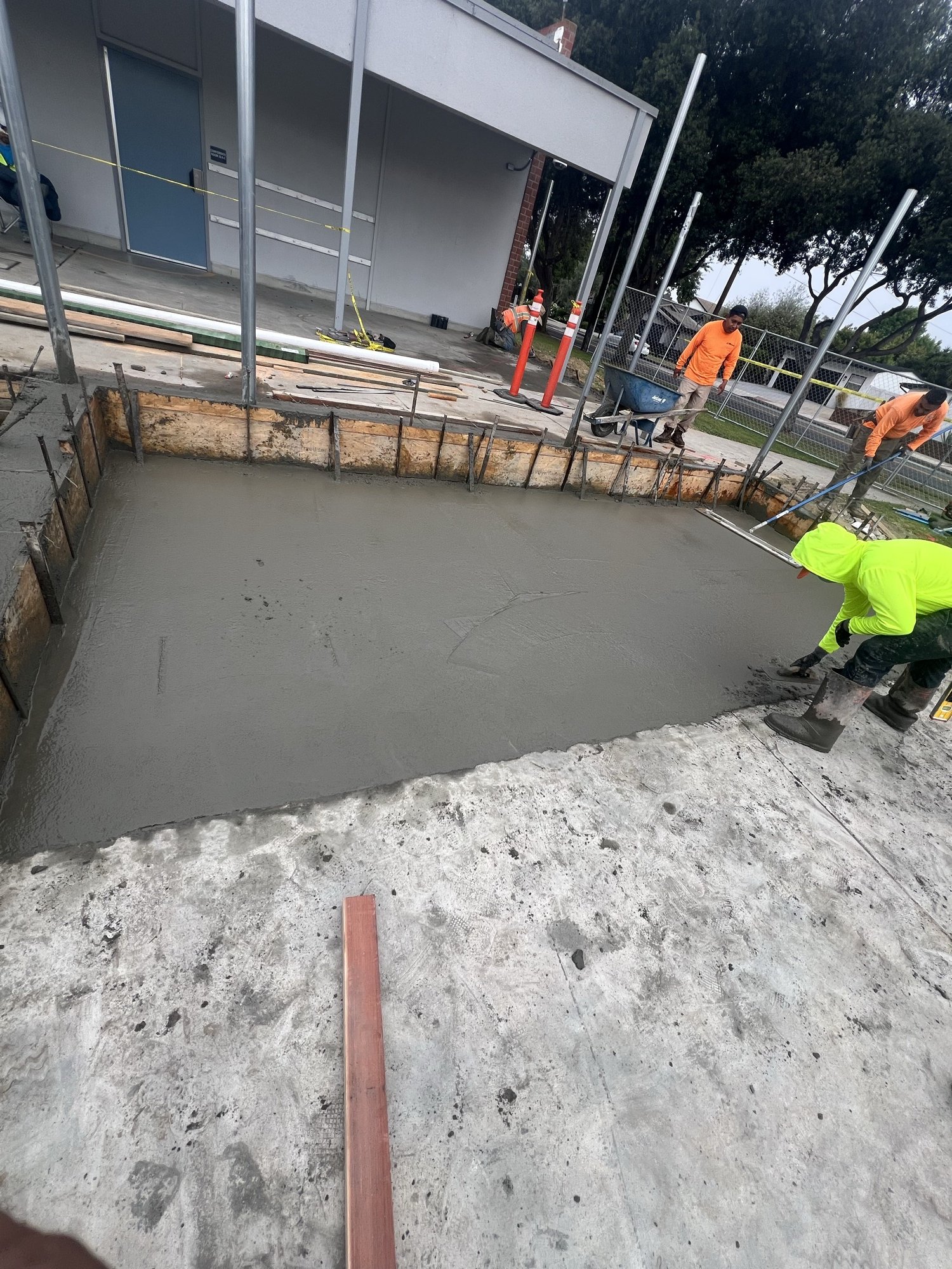 Commercial site wall concrete pour